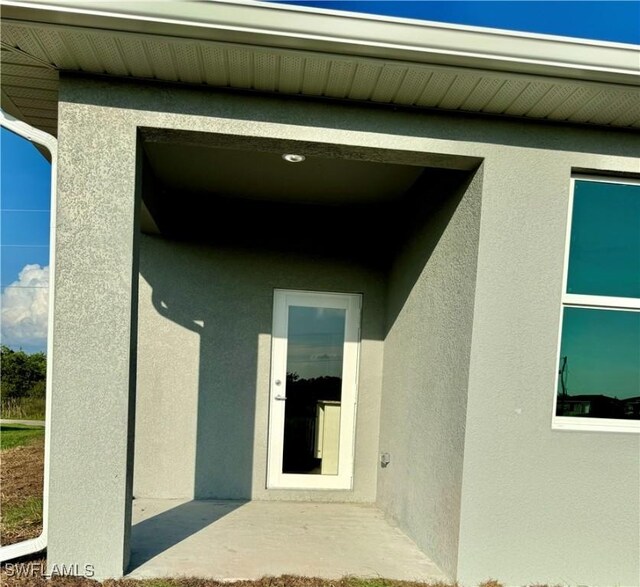 538 David Cir, Labelle, FL 33935 - doorway to property featuring stucco siding