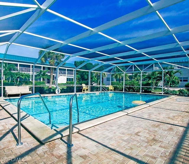 827 E Gulf Dr Unit C6, Sanibel, FL 33957 - community pool with a patio and glass enclosure