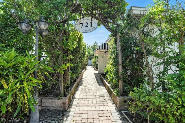 721 9th St S Unit 4, Naples, FL 34102 - photo 4