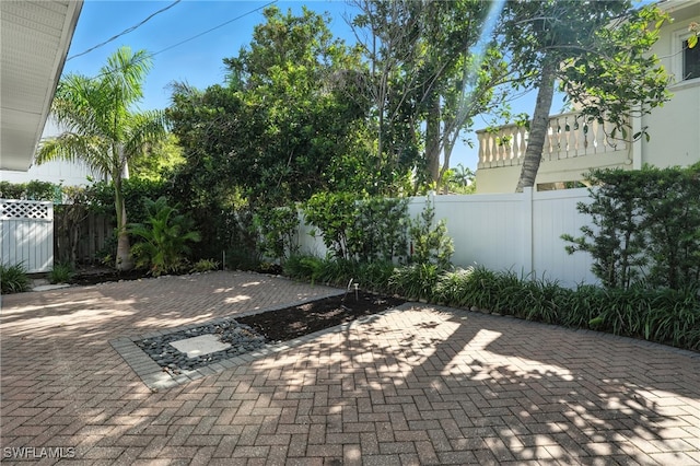 721 9th St S Unit 4, Naples, FL 34102 - photo 1