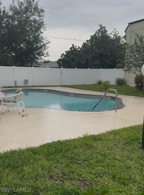 3911 Country Club Blvd Unit 102, Cape Coral, FL 33904 - view of pool featuring a fenced backyard and a patio area
