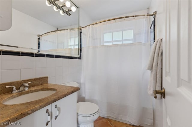 3018 Sunset Rd, Fort Myers, FL 33901 - full bath featuring tile walls, vanity, tile patterned floors, a shower with shower curtain, and tasteful backsplash