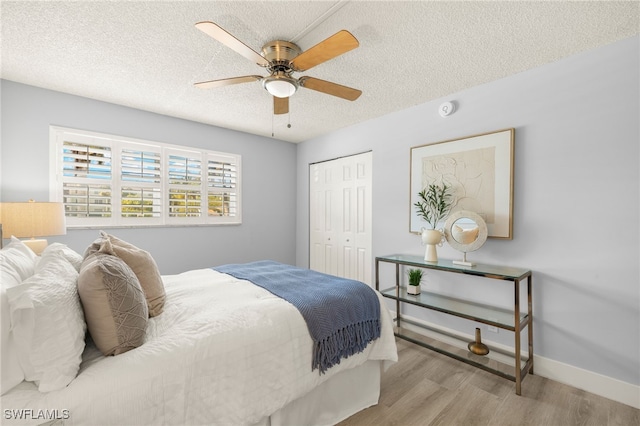 548 Broad Ave S Unit 548, Naples, FL 34102 - bedroom with wood finished floors, a textured ceiling, a closet, ceiling fan, and baseboards