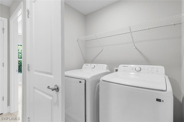 365 Woodburn Dr, Lehigh Acres, FL 33972 - laundry room featuring independent washer and dryer