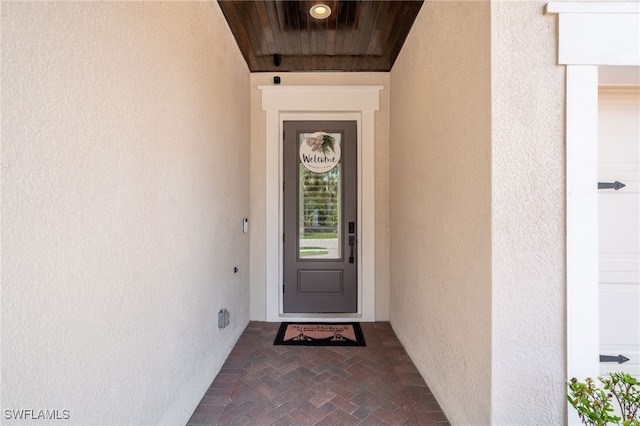 view of exterior entry featuring stucco siding