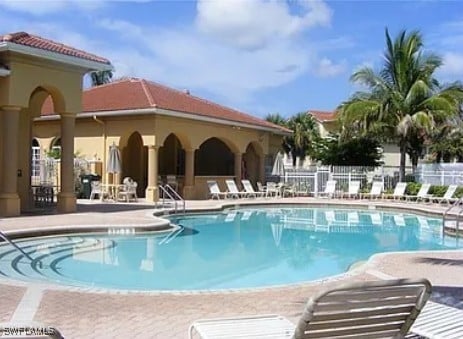 15605 Ocean Walk Cir Unit 304, Fort Myers, FL 33908 - photo 2