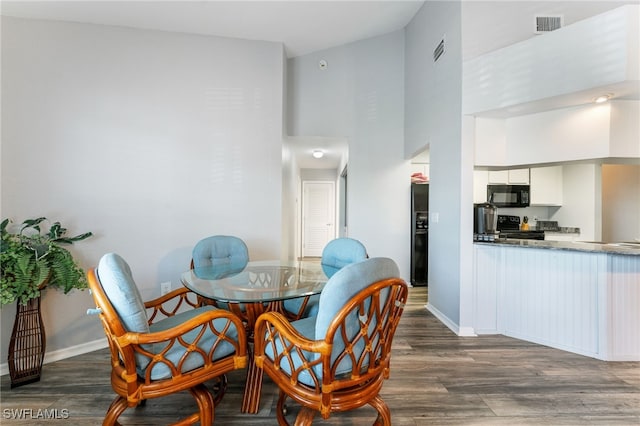 950 Moody Rd Unit 124, North Fort Myers, FL 33903 - dining space featuring dark wood-style flooring and a high ceiling