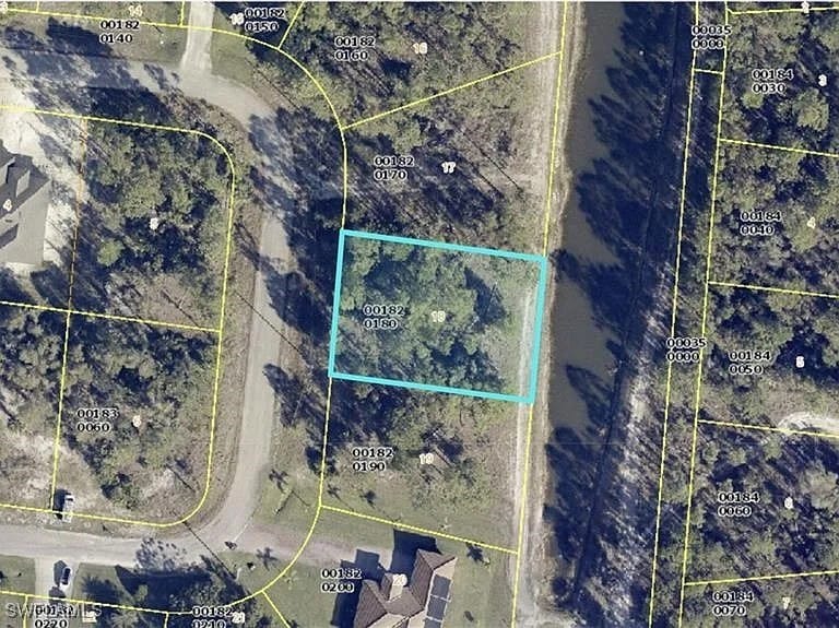 454 Jaipur Dr, Lehigh Acres, FL 33974