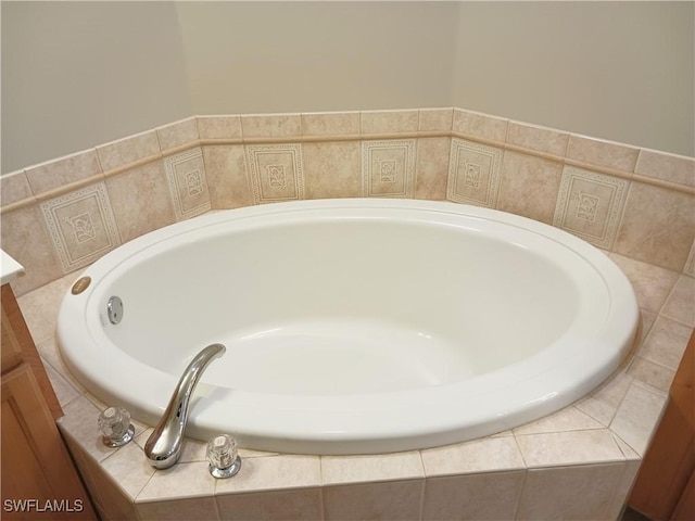 7725 Woodbrook Cir Unit 3504, Naples, FL 34104 - full bath with a garden tub