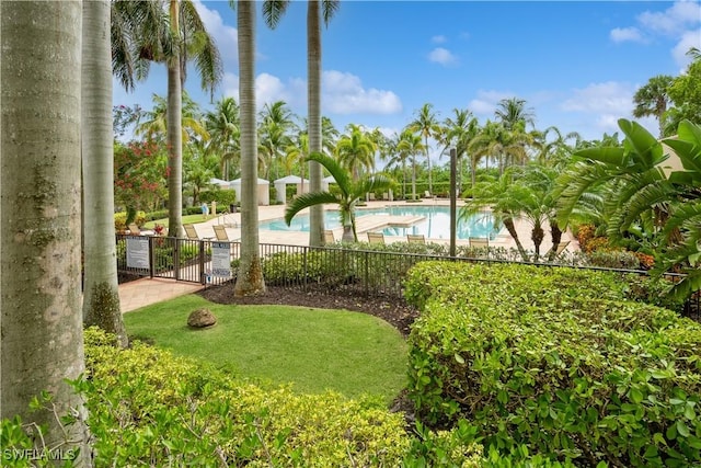 1050 Borghese Ln Unit 605, Naples, FL 34114 - view of community pool