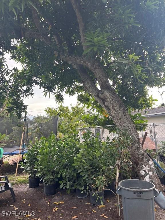 152 Prospect Ave, Fort Myers, FL 33905 - view of yard with a trampoline