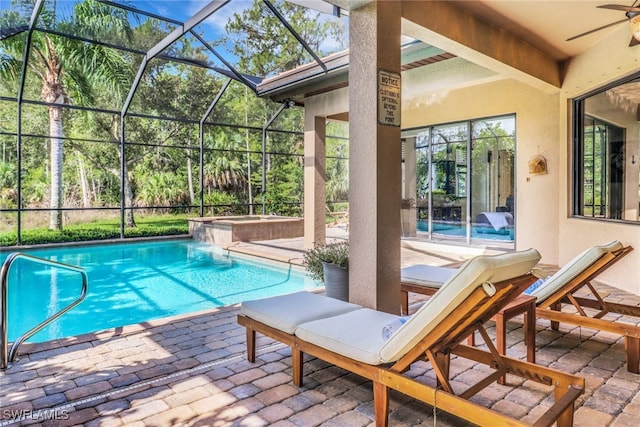 7327 Acorn Way, Naples, FL 34119 - view of swimming pool featuring a patio, ceiling fan, a lanai, and a pool with connected hot tub