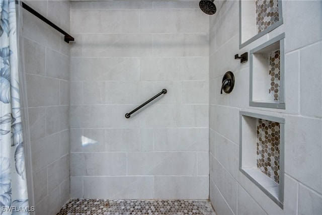 5549 Westwind Ln, Fort Myers, FL 33919 - bathroom featuring tiled shower