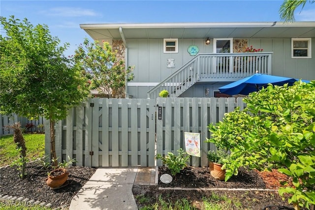 4251 Island Cir Unit 3, Fort Myers, FL 33919 - view of front of property with a gate
