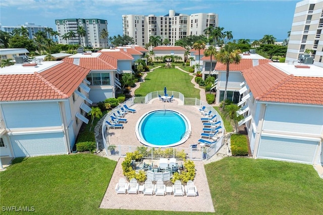 3070 Gulf Shore Blvd N Unit 104, Naples, FL 34103 - bird's eye view of a pool area