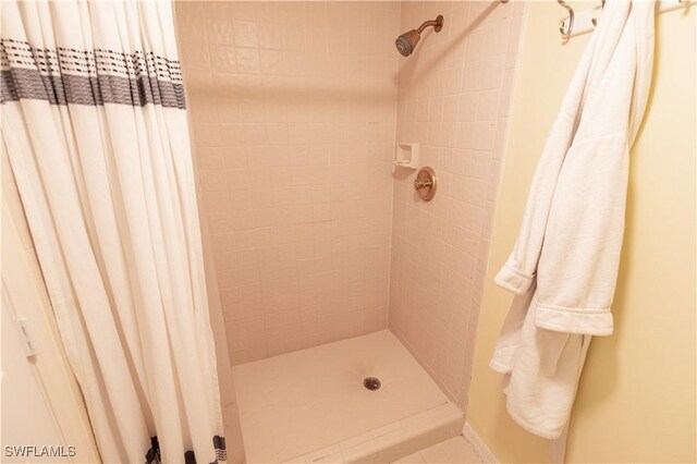 3052 Kings Lake Blvd Unit 7554, Naples, FL 34112 - full bath featuring tiled shower