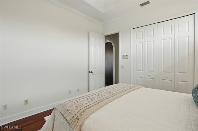 12006 Cypress Links Dr, Fort Myers, FL 33913 - bedroom featuring dark wood-style floors, ornamental molding, arched walkways, and a closet