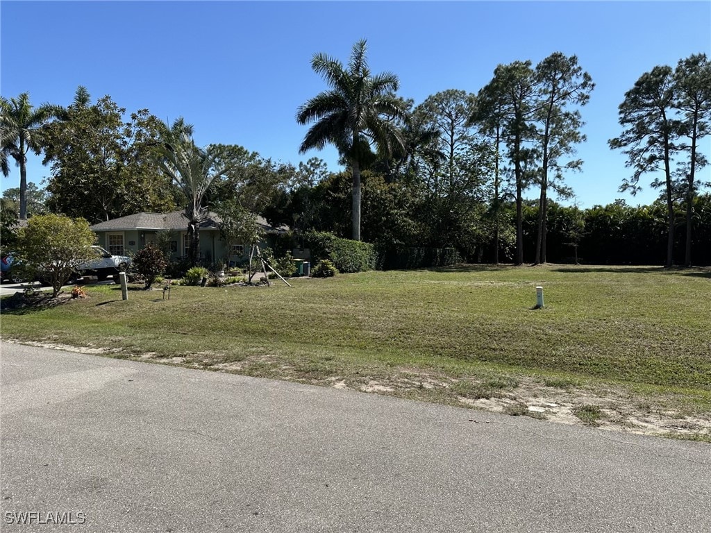 734 Pine Cone Ln, Naples, FL 34104 - photo 2