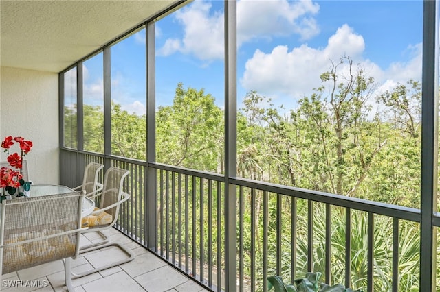 455 Cove Tower Dr Unit 303, Naples, FL 34110 - photo 2