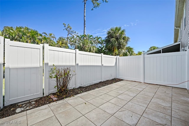 6111 Lake Front Dr, Fort Myers, FL 33908 - photo 8