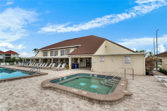 11140 Caravel Cir Unit 306, Fort Myers, FL 33908 - community pool featuring a jacuzzi and a patio