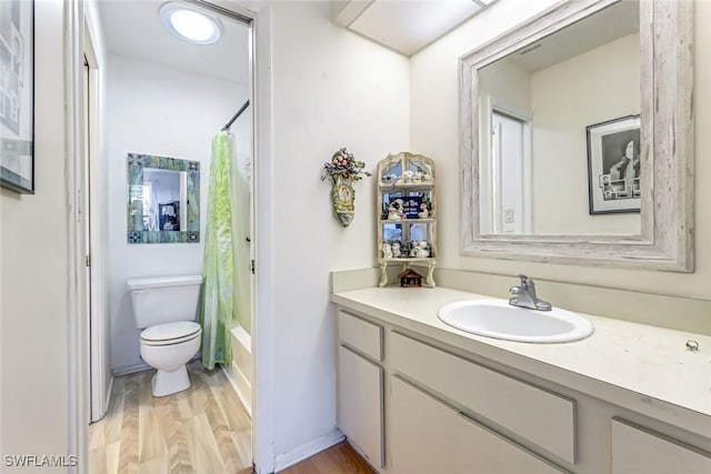 13532 Siesta Pines Ct Unit 5, Fort Myers, FL 33908 - bathroom with vanity, wood finished floors, and shower / bath combo