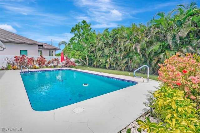 2127 SW 49th Ter, Cape Coral, FL 33914 - view of outdoor pool