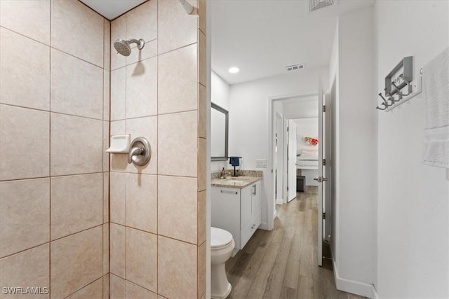 605 SW 18th Ter, Cape Coral, FL 33991 - full bath featuring tiled shower, vanity, wood finished floors, and recessed lighting
