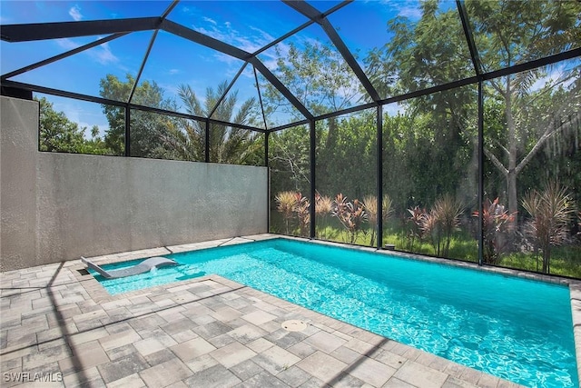 14671 Edgewater Cir, Naples, FL 34114 - outdoor pool featuring a patio area, glass enclosure, and an in-ground hot tub