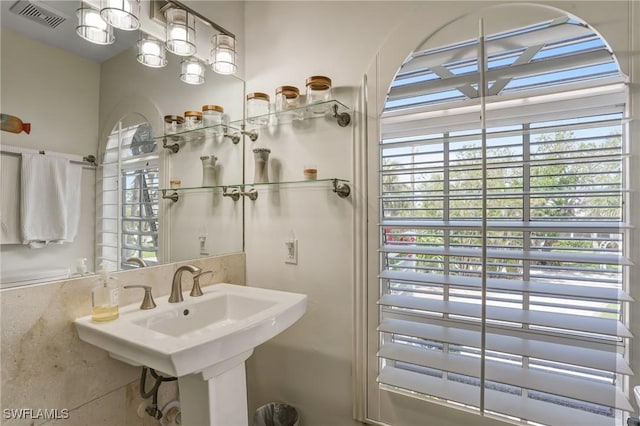 4031 Bayside Rd, Fort Myers Beach, FL 33931 - bathroom with a sink