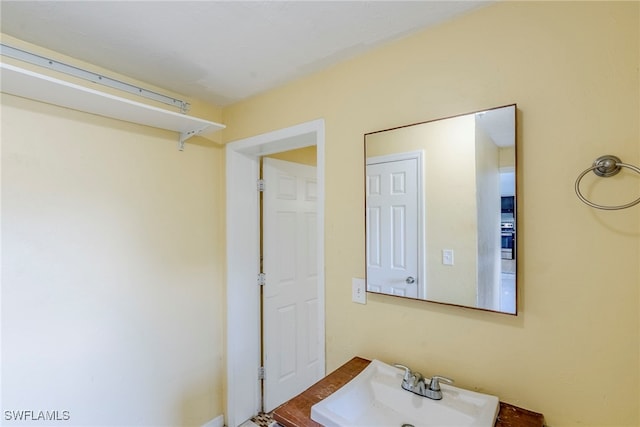 2414 Braman Ave, Fort Myers, FL 33901 - bathroom with a sink