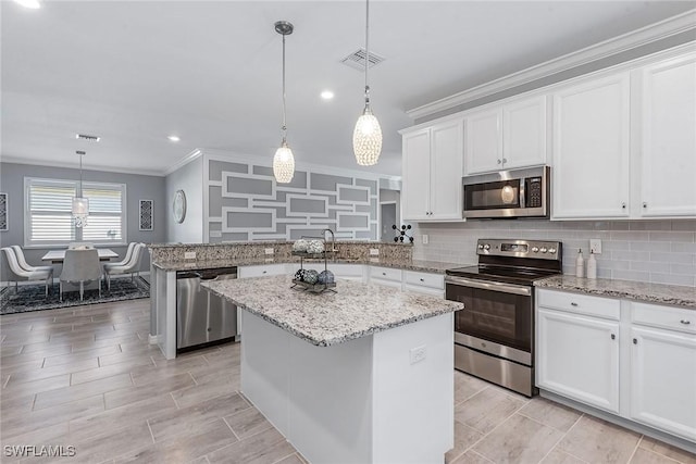 9381 Glenforest Dr, Naples, FL 34120 - photo 2