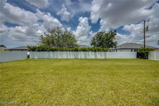506 NE 2nd Place, Cape Coral, FL 33909 - view of yard