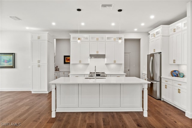 3708 Stagg Ct, Fort Myers, FL 33905 - kitchen featuring freestanding refrigerator, under cabinet range hood, a kitchen island with sink, light countertops, and recessed lighting