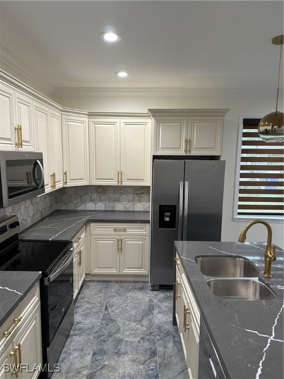 1785 Glenway Ct, Fort Myers, FL 33916 - photo 4
