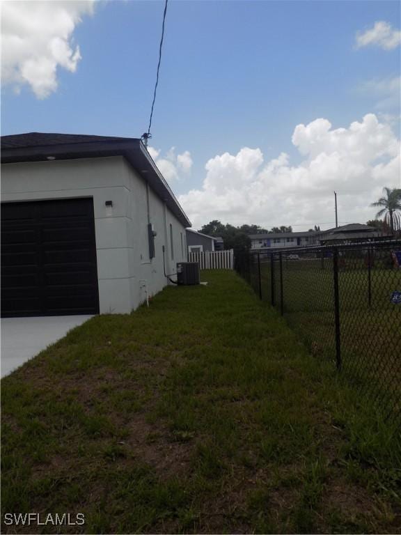 2924 Dunbar Ave, Fort Myers, FL 33916 - view of yard featuring driveway and a garage