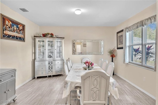 6027 Acorn Cir, Labelle, FL 33935 - dining area featuring baseboards