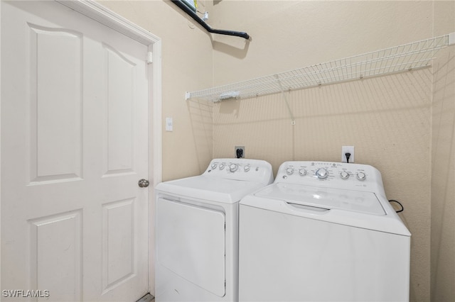 3206 8th St SW, Lehigh Acres, FL 33976 - laundry room featuring washing machine and clothes dryer