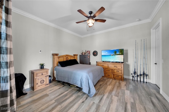 9785 Wheeler Rd, Labelle, FL 33935 - bedroom with wood finished floors, crown molding, and ceiling fan
