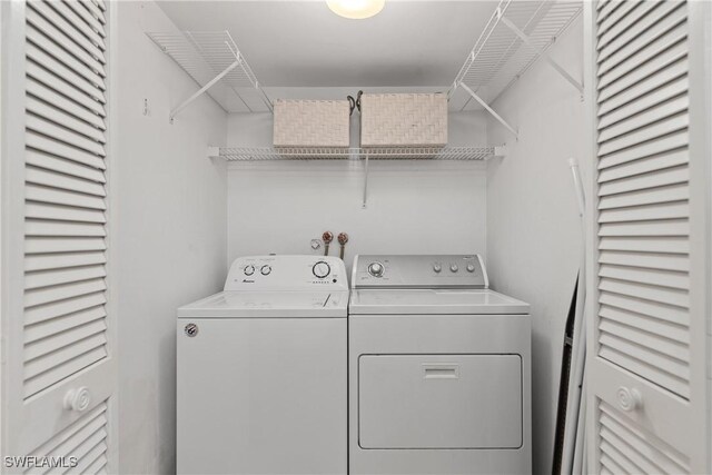 4718 Via Carmen, Naples, FL 34105 - laundry area featuring washer and dryer