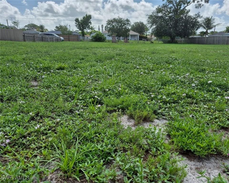 20 Illinois Rd, Lehigh Acres, FL 33936