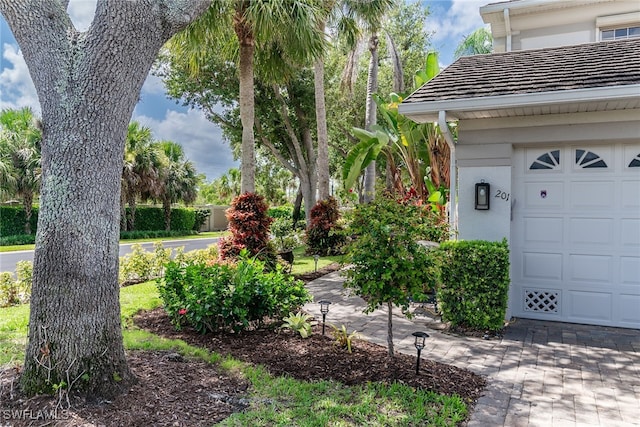 5040 Yacht Harbor Cir Unit 6, Naples, FL 34112 - view of yard with a garage