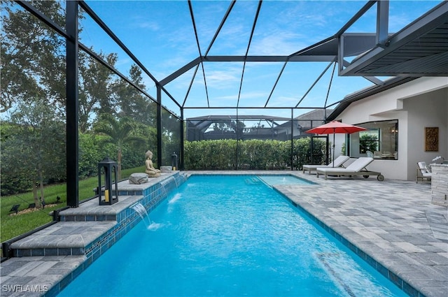 10082 Palazzo Dr, Naples, FL 34119 - swimming pool with a patio area and a lanai