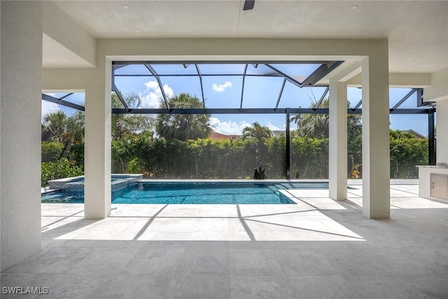 101 Beachcomber St, Marco Island, FL 34145 - view of swimming pool featuring a pool with connected hot tub, a patio area, and a lanai