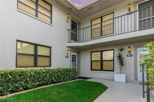 4001 SE 19th Pl Unit B1, Cape Coral, FL 33904 - property entrance with stucco siding and a balcony