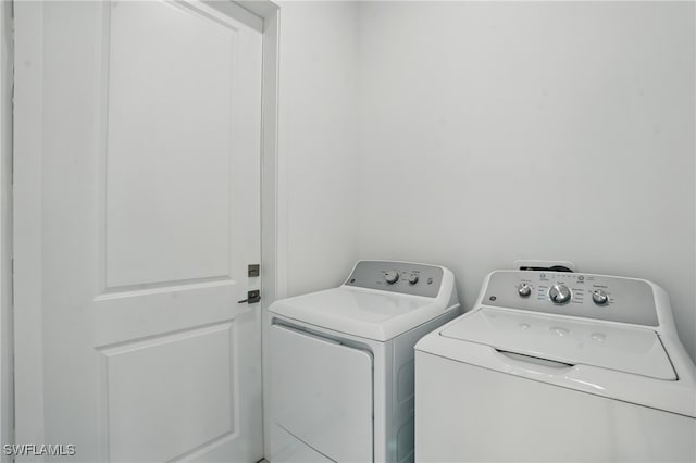 472 Rajah St, Lehigh Acres, FL 33974 - laundry area featuring washer and dryer