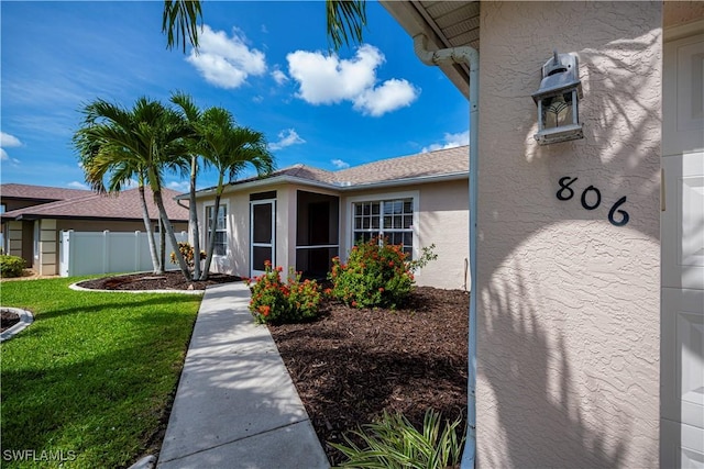 806 SW 4th Ave, Cape Coral, FL 33991 - view of front facade featuring stucco siding and a sunroom