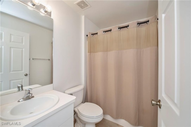 806 SW 4th Ave, Cape Coral, FL 33991 - bathroom featuring vanity and a shower with shower curtain