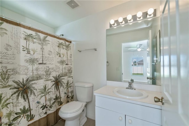 806 SW 4th Ave, Cape Coral, FL 33991 - bathroom featuring vanity, a shower with shower curtain, and a ceiling fan