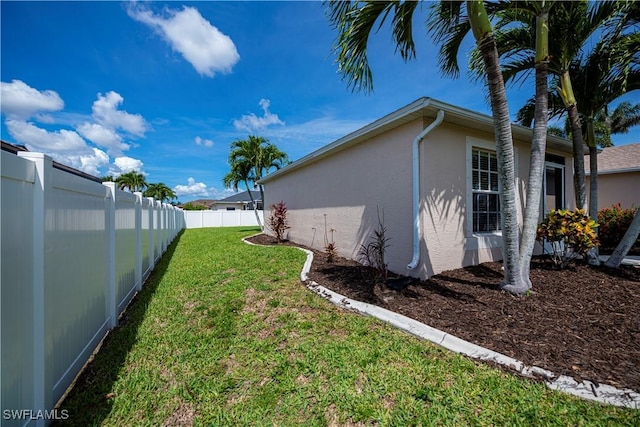 806 SW 4th Ave, Cape Coral, FL 33991 - view of fenced backyard